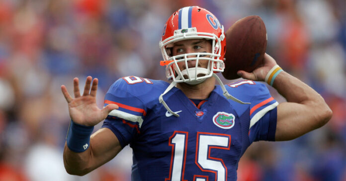 Tim Tebow throws a pass in a Florida Gators uniform