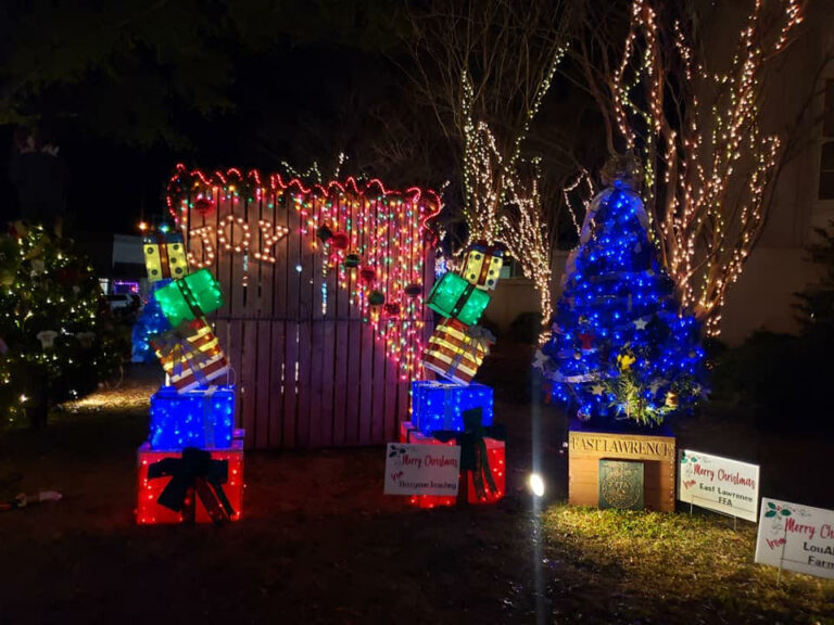 Take A Holiday Stroll Through Christmas Trail In Historic Downtown 