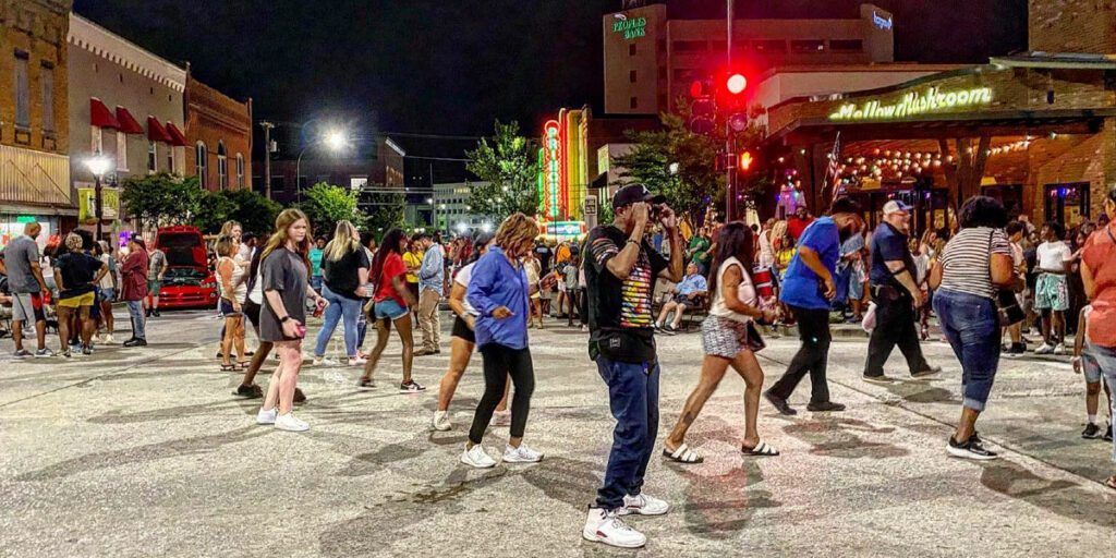 Celebrate downtown Decatur every third Friday 256 Today