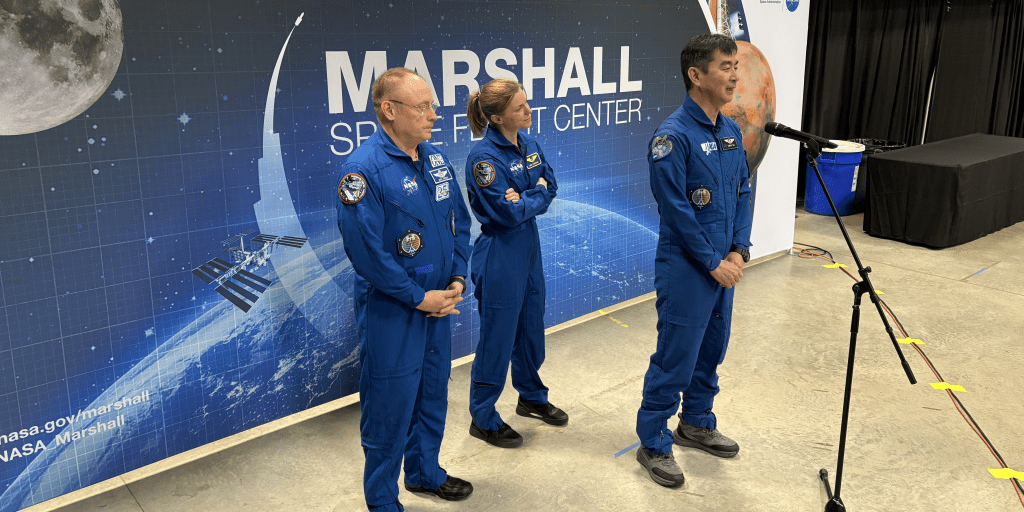 Astronauts meet with Media