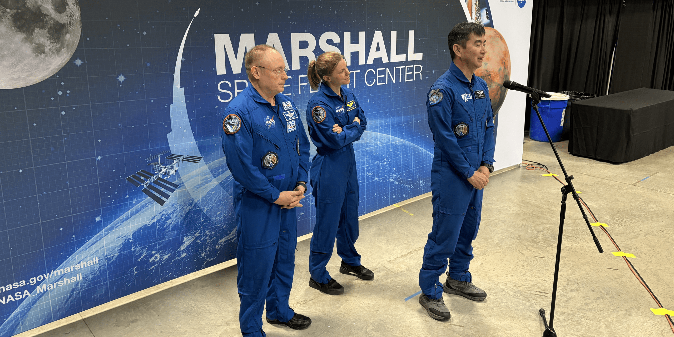 Astronauts meet with Media