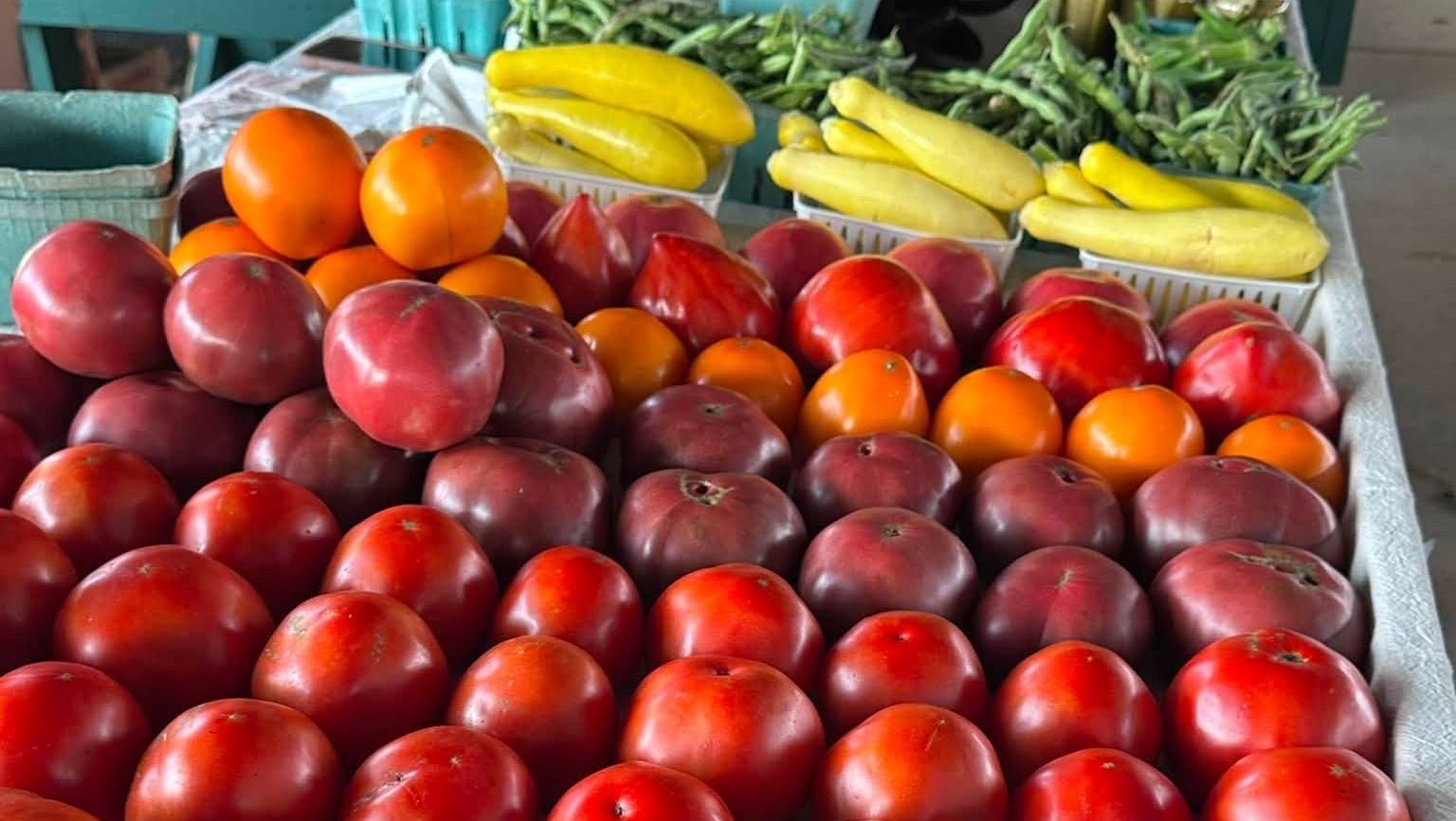 Tomatoes at farmers market
